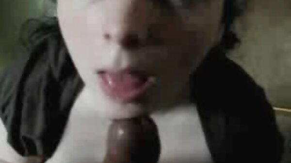 Eye catching lusty light haired girlie ghairah menunggang telegram awek bogel batang yang dipasang di pantatnya