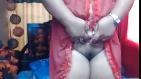 Wanita cantik lesbian yang terik dengan keldai berbentuk elok sedia untuk video lucah seks berseronok